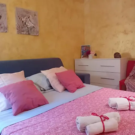 La Mansarda Colorata Appartement *